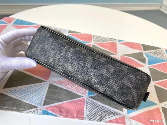 TOILETRY POUCH PM VUITTON LOUIS 0408